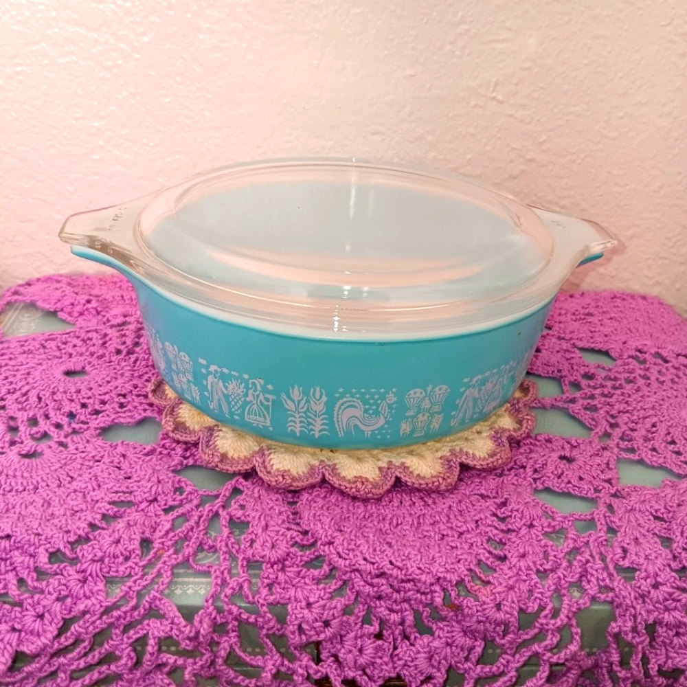 Pyrex Butterprint Round Dish